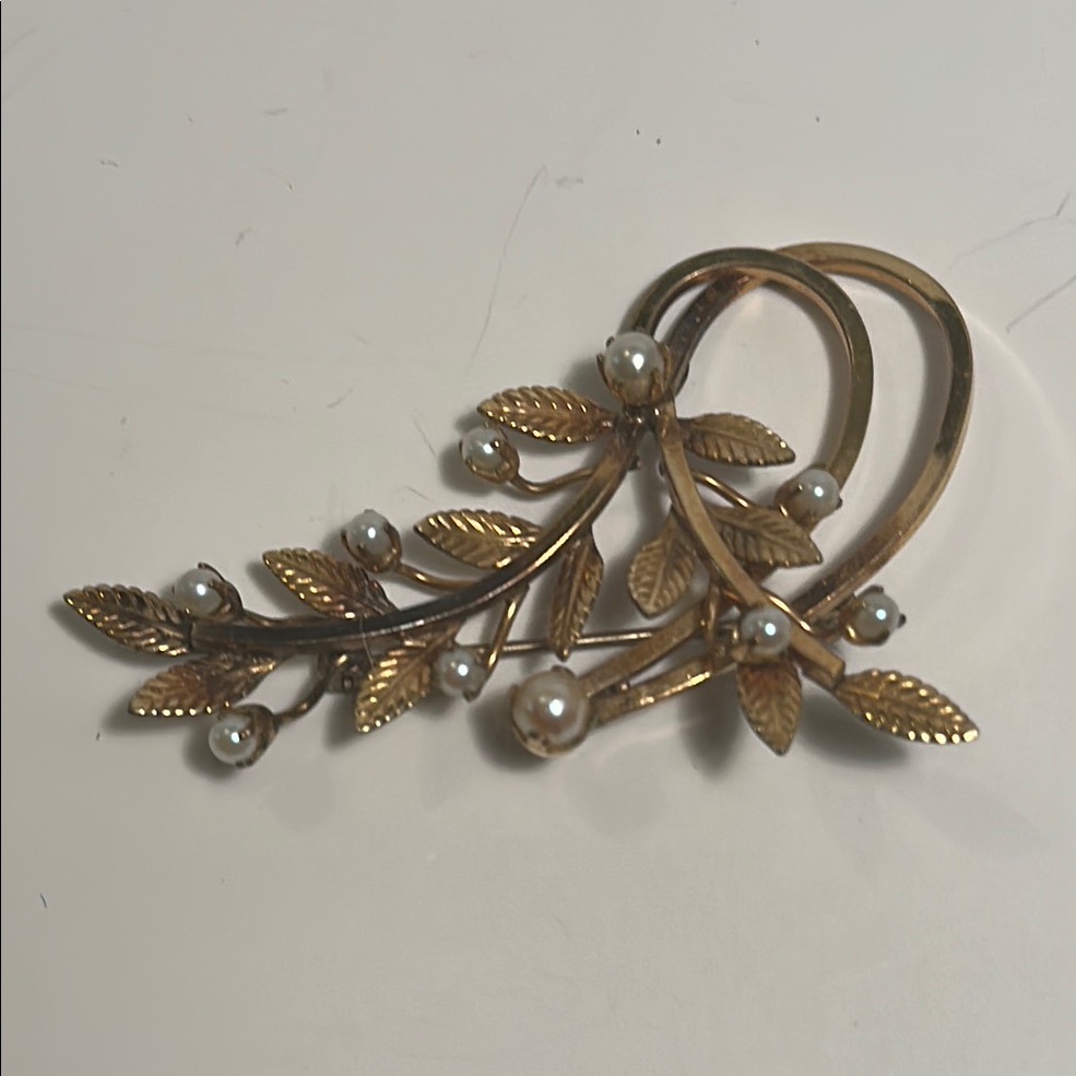 Antique Elegant 12k Gold Leaf And Pearl Brooch